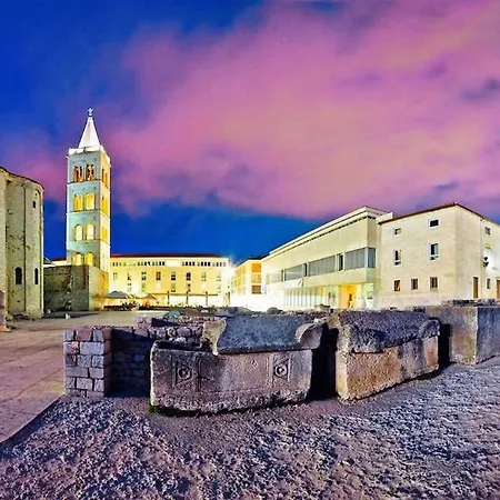 Natalie アパート ザダル